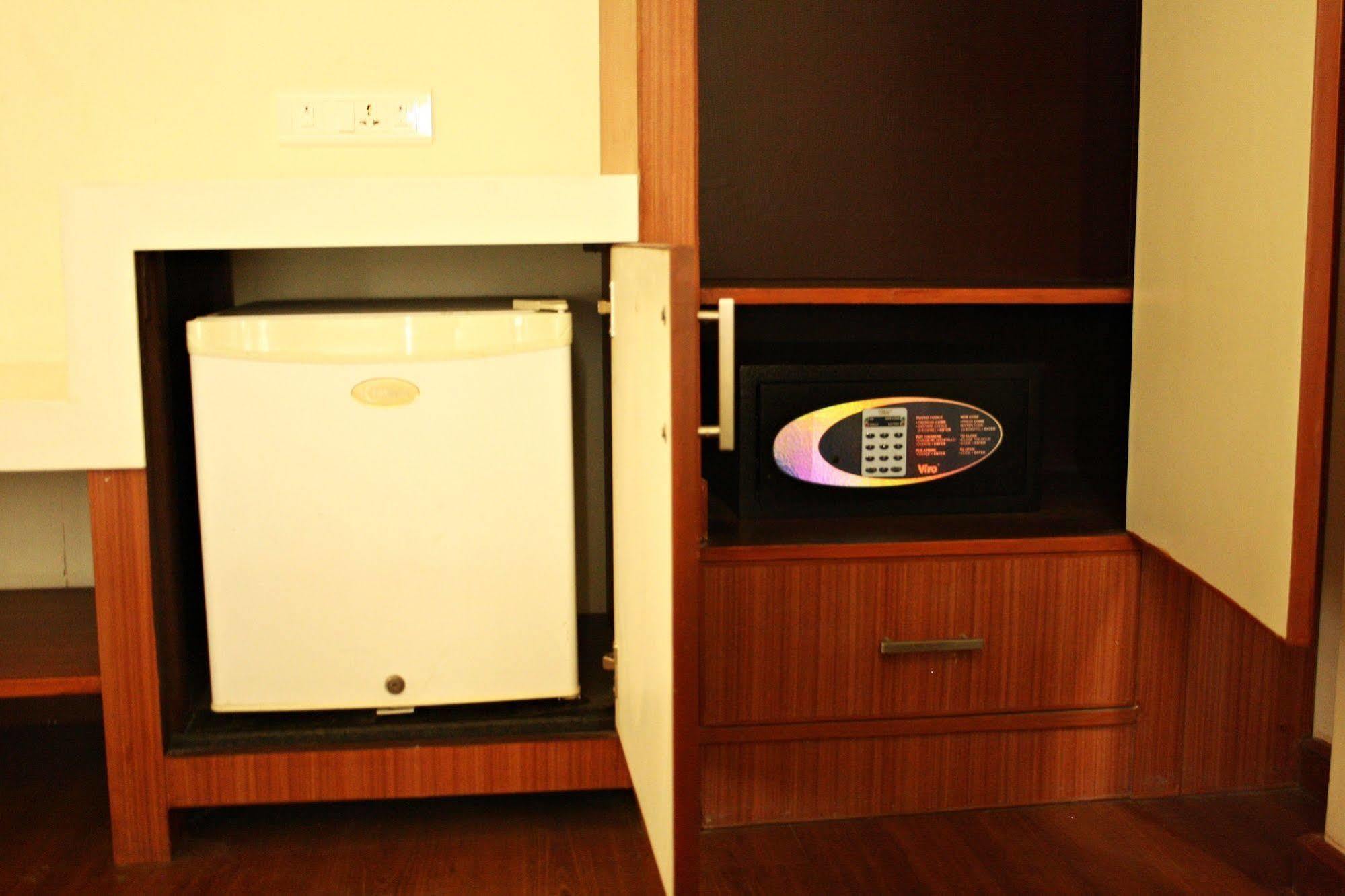 Hotel Pooja Palace New Delhi Eksteriør bilde